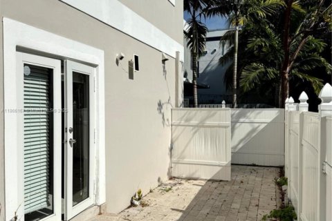 Touwnhouse à louer à Miami, Floride: 3 chambres, 171.68 m2 № 1927448 - photo 6