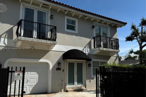 Touwnhouse à louer à Miami, Floride: 3 chambres, 171.68 m2 № 1927448 - photo 1