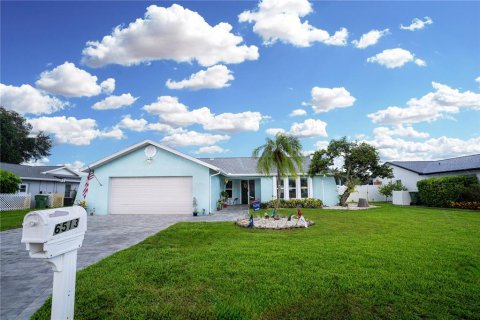 House in Bradenton, Florida 2 bedrooms, 143.44 sq.m. № 1591792 - photo 1