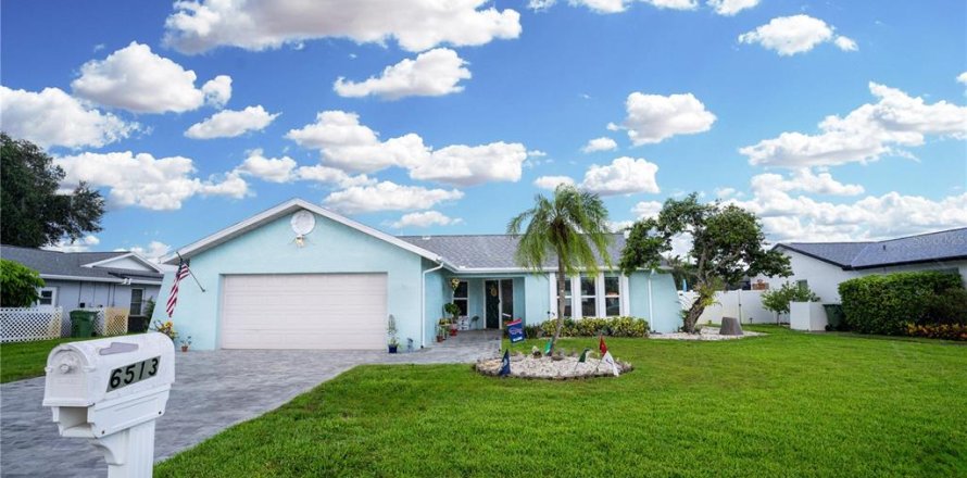 House in Bradenton, Florida 2 bedrooms, 143.44 sq.m. № 1591792