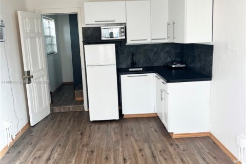 Propiedad comercial en alquiler en Miami, Florida № 1750419 - foto 1