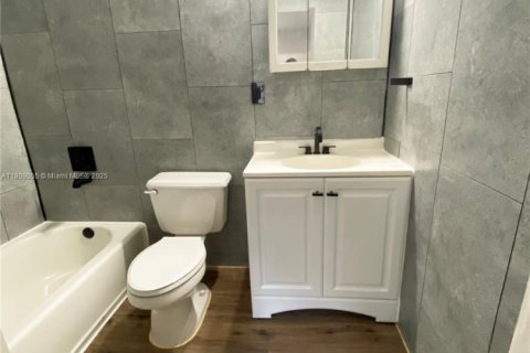 Propiedad comercial en alquiler en Miami, Florida № 1750419 - foto 7