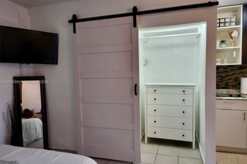 House in Miramar, Florida 1 bedroom, 267.74 sq.m. № 2069376 - photo 2