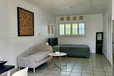 House in Miramar, Florida 1 bedroom, 267.74 sq.m. № 2069376 - photo 4