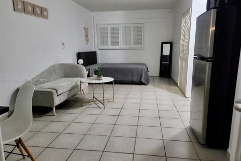 House in Miramar, Florida 1 bedroom, 267.74 sq.m. № 2069376 - photo 5