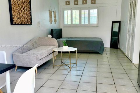 House in Miramar, Florida 1 bedroom, 267.74 sq.m. № 2069376 - photo 7