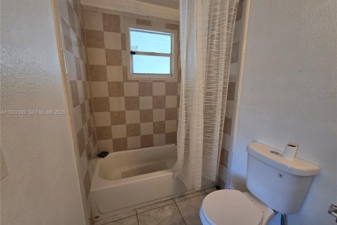 Casa en alquiler en Miami, Florida, 1 dormitorio, 110.55 m2 № 1992163 - foto 4