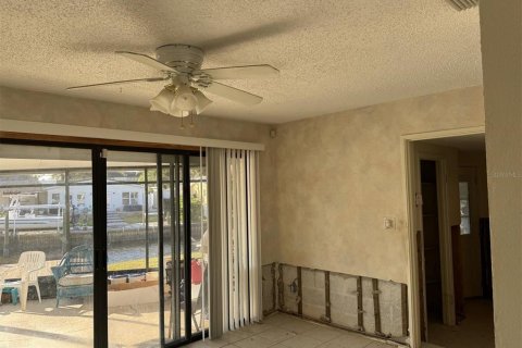House in Saint Petersburg, Florida 3 bedrooms, 124.3 sq.m. № 1519848 - photo 13