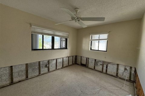 House in Saint Petersburg, Florida 3 bedrooms, 124.3 sq.m. № 1519848 - photo 22