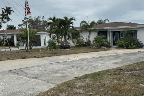House in Saint Petersburg, Florida 3 bedrooms, 124.3 sq.m. № 1519848 - photo 3