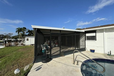 House in Saint Petersburg, Florida 3 bedrooms, 124.3 sq.m. № 1519848 - photo 18