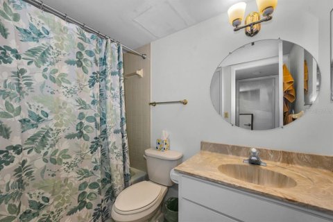Condo in Palm Harbor, Florida, 2 bedrooms № 2151889 - photo 21