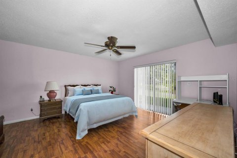 Condo in Palm Harbor, Florida, 2 bedrooms № 2151889 - photo 13
