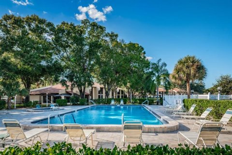 Condo in Palm Harbor, Florida, 2 bedrooms № 2151889 - photo 27