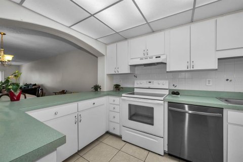 Condo in Palm Harbor, Florida, 2 bedrooms № 2151889 - photo 9
