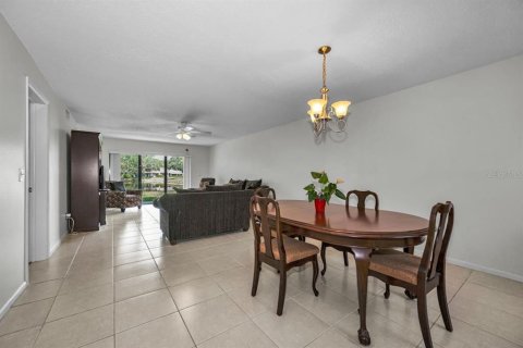 Condo in Palm Harbor, Florida, 2 bedrooms № 2151889 - photo 5