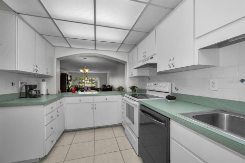 Condo in Palm Harbor, Florida, 2 bedrooms № 2151889 - photo 10
