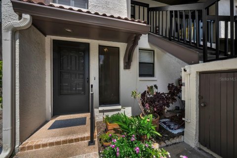 Condo in Palm Harbor, Florida, 2 bedrooms № 2151889 - photo 3