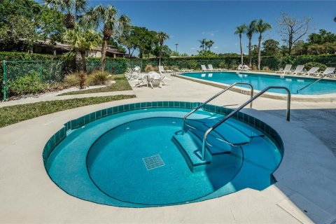 Condo in Palm Harbor, Florida, 2 bedrooms № 2151889 - photo 29