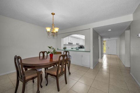 Condo in Palm Harbor, Florida, 2 bedrooms № 2151889 - photo 7