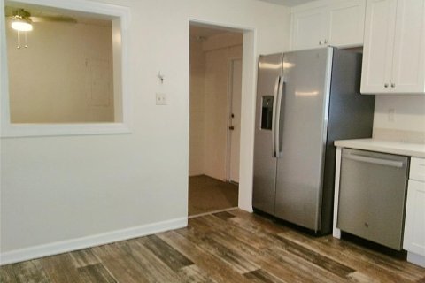 Villa ou maison à louer à DeLand, Floride: 2 chambres, 204.94 m2 № 1853166 - photo 6