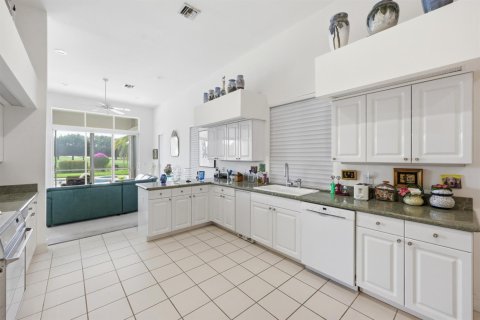House in Jupiter, Florida 3 bedrooms, 273.88 sq.m. № 2192893 - photo 16