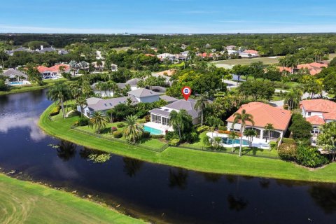 House in Jupiter, Florida 3 bedrooms, 273.88 sq.m. № 2192893 - photo 3