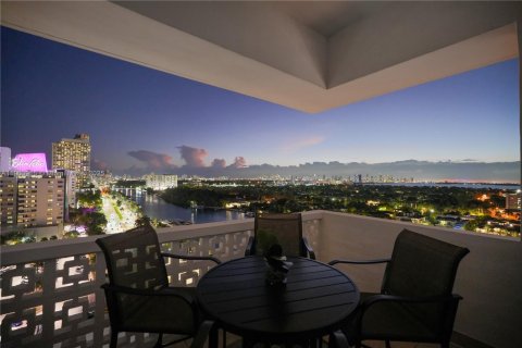 Снять в аренду кондоминиум в Майами-Бич, Флорида 1 спальня, 86.12м2, № 1956338 - фото 21