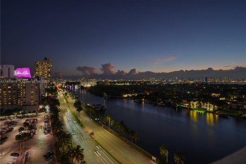 Снять в аренду кондоминиум в Майами-Бич, Флорида 1 спальня, 86.12м2, № 1956338 - фото 25