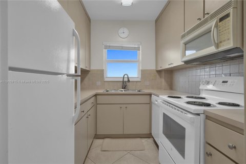 Снять в аренду кондоминиум в Майами-Бич, Флорида 1 спальня, 86.12м2, № 1956338 - фото 10