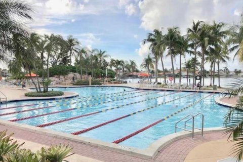 Снять в аренду виллу или дом в Дорал, Флорида 3 спальни, 195.47м2, № 2045522 - фото 15