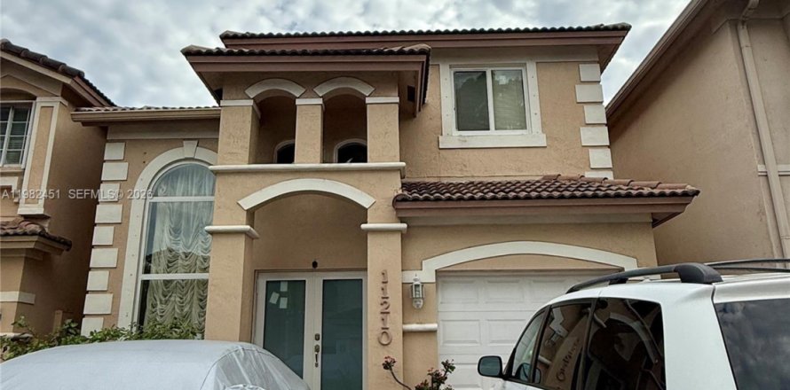 Дом в Дорал, Флорида 3 спальни, 195.47м2 № 2045522