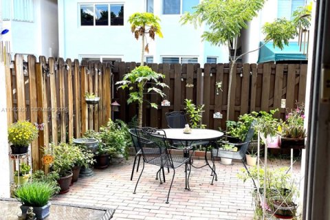 Снять в аренду виллу или дом в Дорал, Флорида 3 спальни, 195.47м2, № 2045522 - фото 9