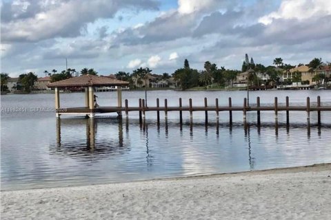 Снять в аренду виллу или дом в Дорал, Флорида 3 спальни, 195.47м2, № 2045522 - фото 14