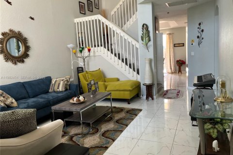 Снять в аренду виллу или дом в Дорал, Флорида 3 спальни, 195.47м2, № 2045522 - фото 3