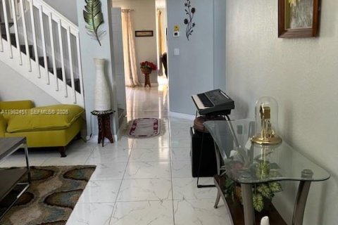 Снять в аренду виллу или дом в Дорал, Флорида 3 спальни, 195.47м2, № 2045522 - фото 4