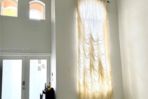 Снять в аренду виллу или дом в Дорал, Флорида 3 спальни, 195.47м2, № 2045522 - фото 5