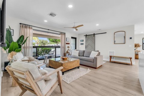 House in Deerfield Beach, Florida 2 bedrooms, 111.48 sq.m. № 2084047 - photo 10