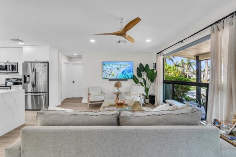 House in Deerfield Beach, Florida 2 bedrooms, 111.48 sq.m. № 2084047 - photo 12