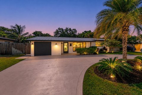 House in Deerfield Beach, Florida 2 bedrooms, 111.48 sq.m. № 2084047