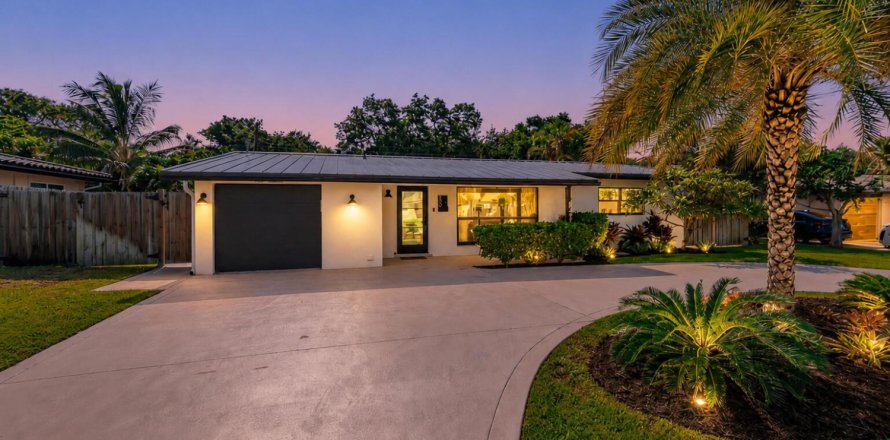 House in Deerfield Beach, Florida 2 bedrooms, 111.48 sq.m. № 2084047