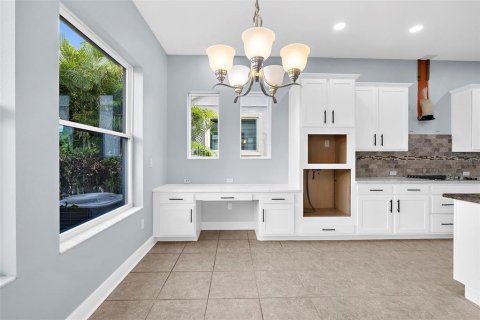 House in Apollo Beach, Florida 3 bedrooms, 199.46 sq.m. № 1907447 - photo 17