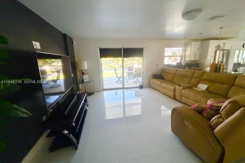 Villa ou maison à louer à Miami, Floride: 3 chambres, 162.21 m2 № 1997216 - photo 17