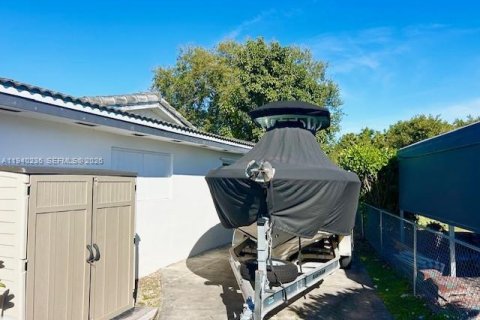 Villa ou maison à louer à Miami, Floride: 3 chambres, 162.21 m2 № 1997216 - photo 15