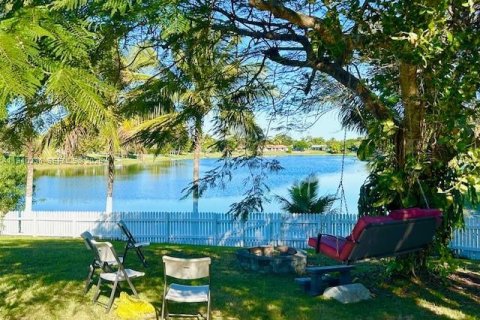 Villa ou maison à Miami, Floride 3 chambres, 162.21 m2 № 1997216