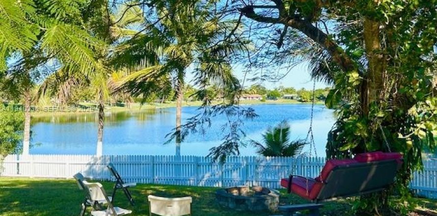 Villa ou maison à Miami, Floride 3 chambres, 162.21 m2 № 1997216