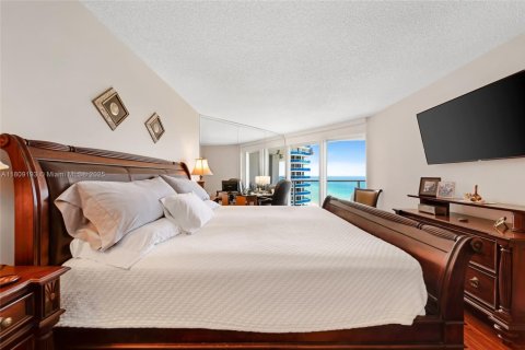 Condo in Sunny Isles Beach, Florida, 2 bedrooms  № 2027405 - photo 5