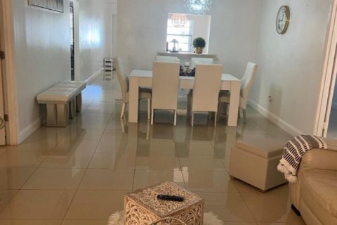 House in Wellington, Florida 3 bedrooms, 139.45 sq.m. № 2189807 - photo 3