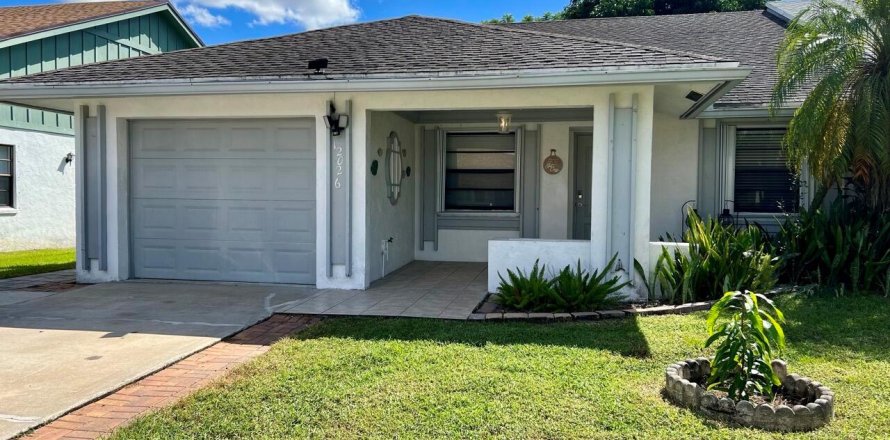 House in Wellington, Florida 3 bedrooms, 139.45 sq.m. № 2189807