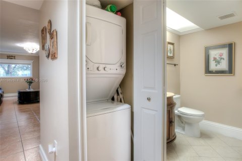Copropriété à vendre à Pembroke Pines, Floride: 1 chambre, 98.1 m2 № 2049287 - photo 10
